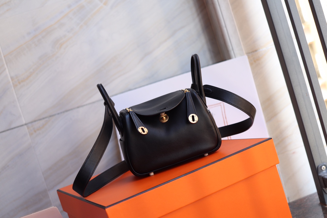 에르메스 미니 린디백19 블랙 금장 스위프트